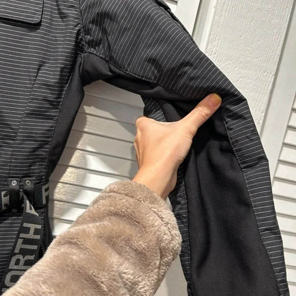 The north face sport winter jacket. - Picture 4 of 9